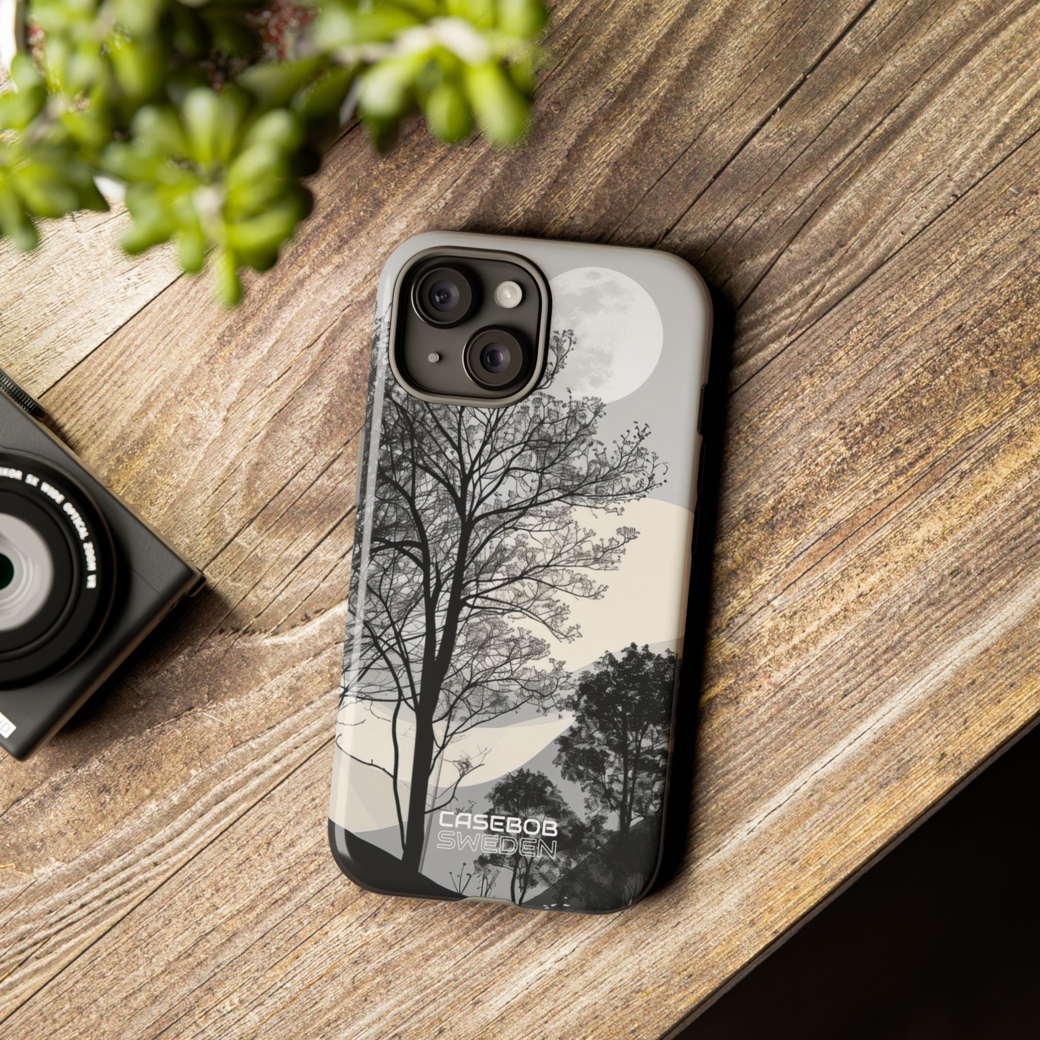 Foresta nella quiete lunare iPhone 15 - Tough