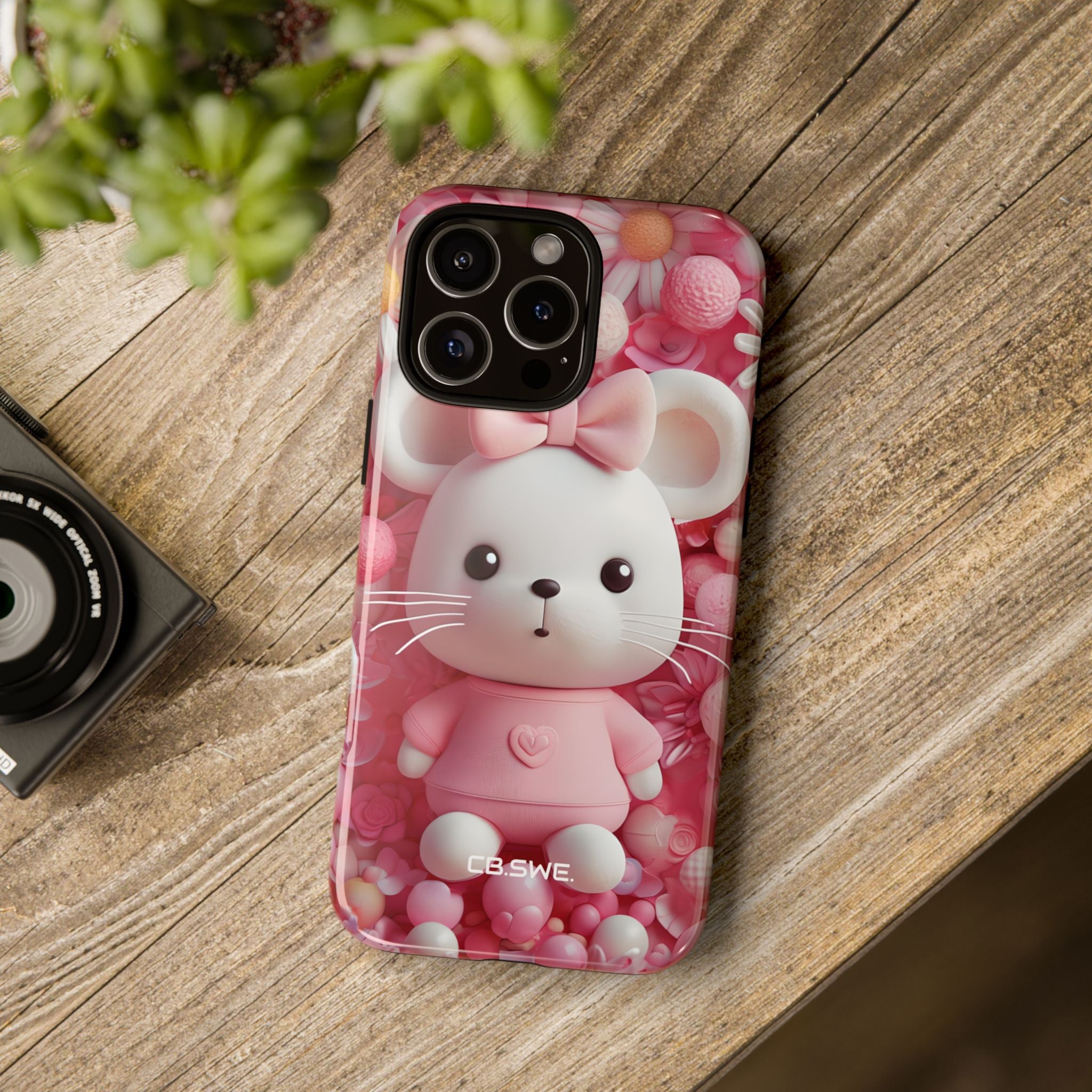Entzückendes 3D-gerendertes weißes Maus-Plüschtier mit Blumenmuster für iPhone 16 – robust