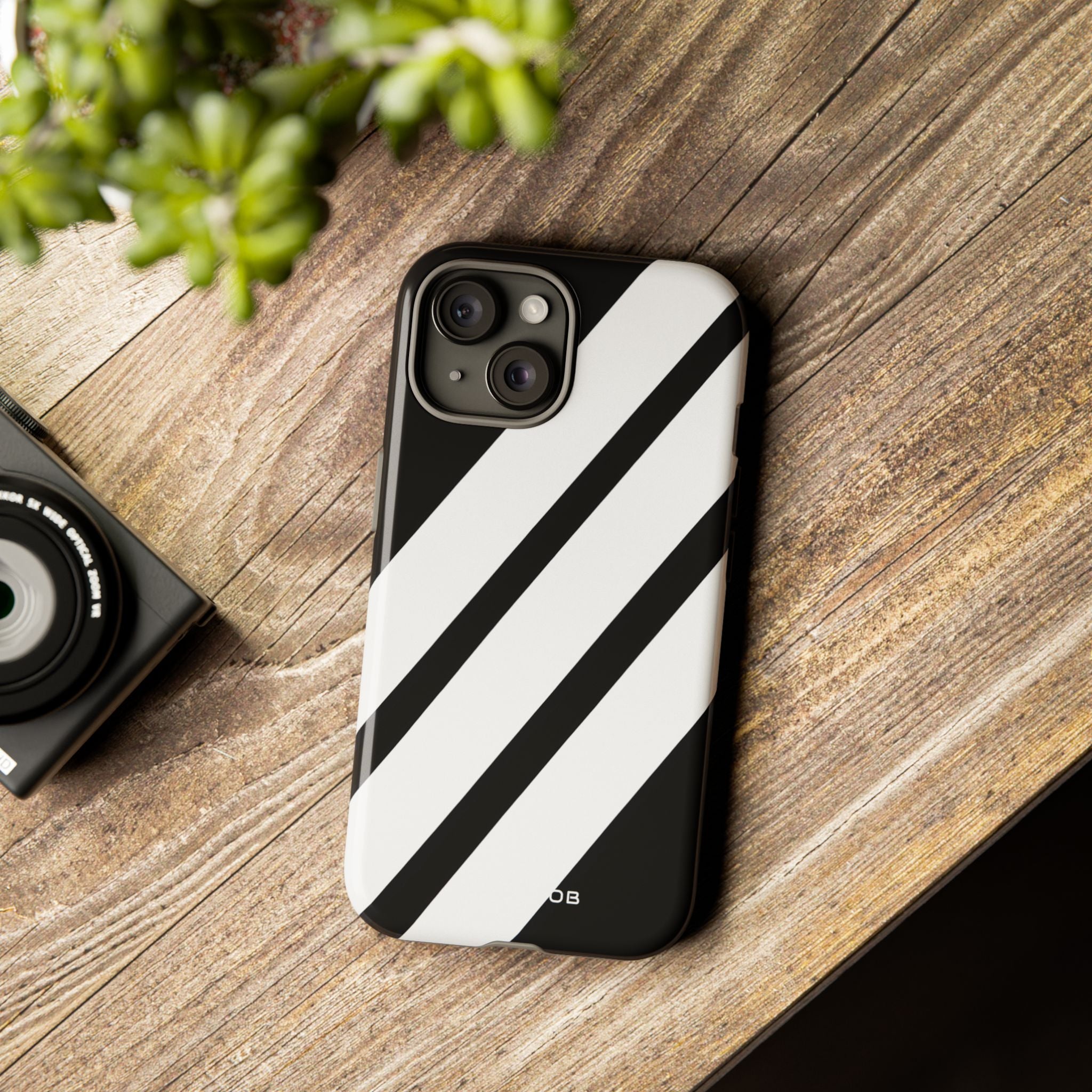 Diagonal Bands Noir iPhone 15 Case - Tough