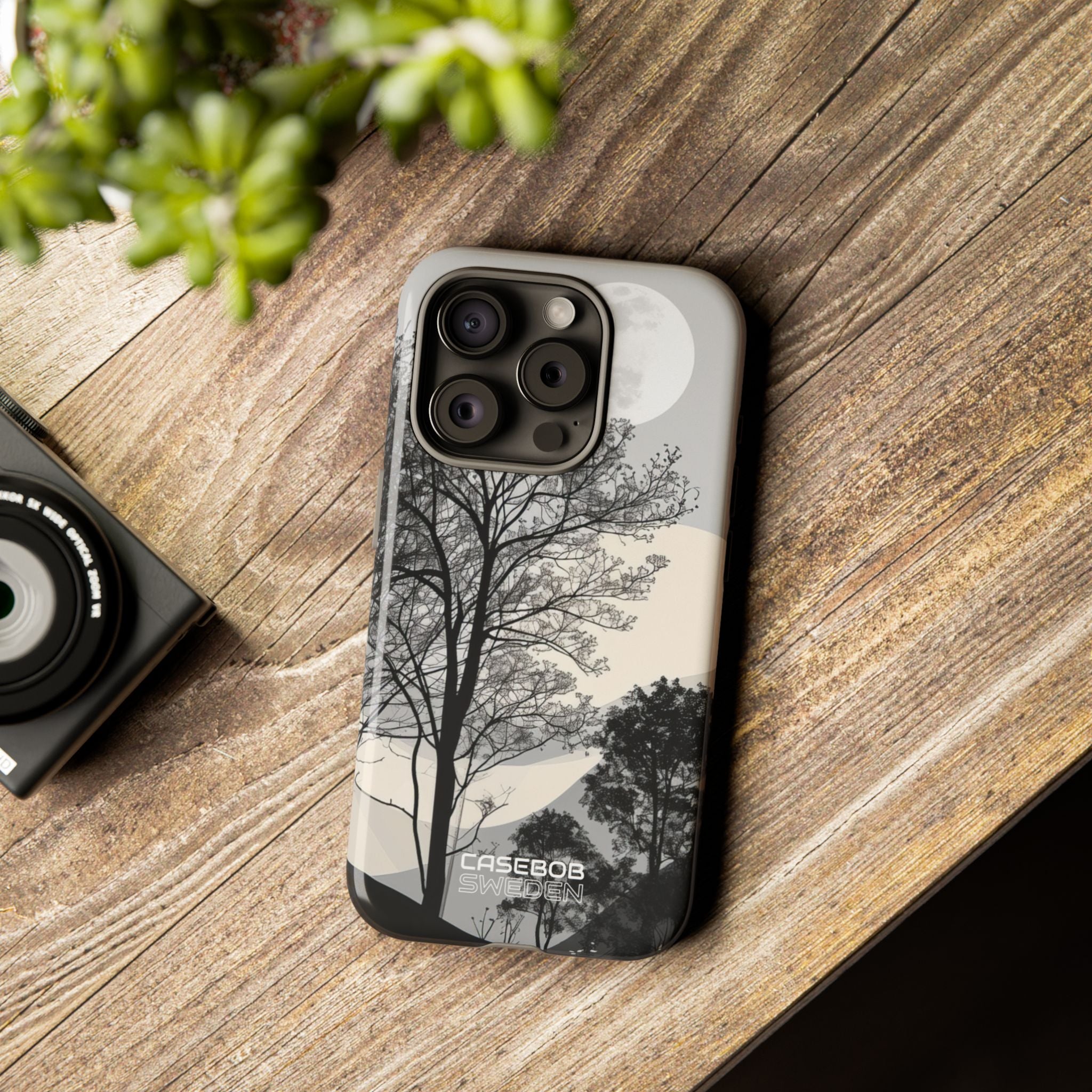 Foresta nella quiete lunare iPhone 15 - Tough