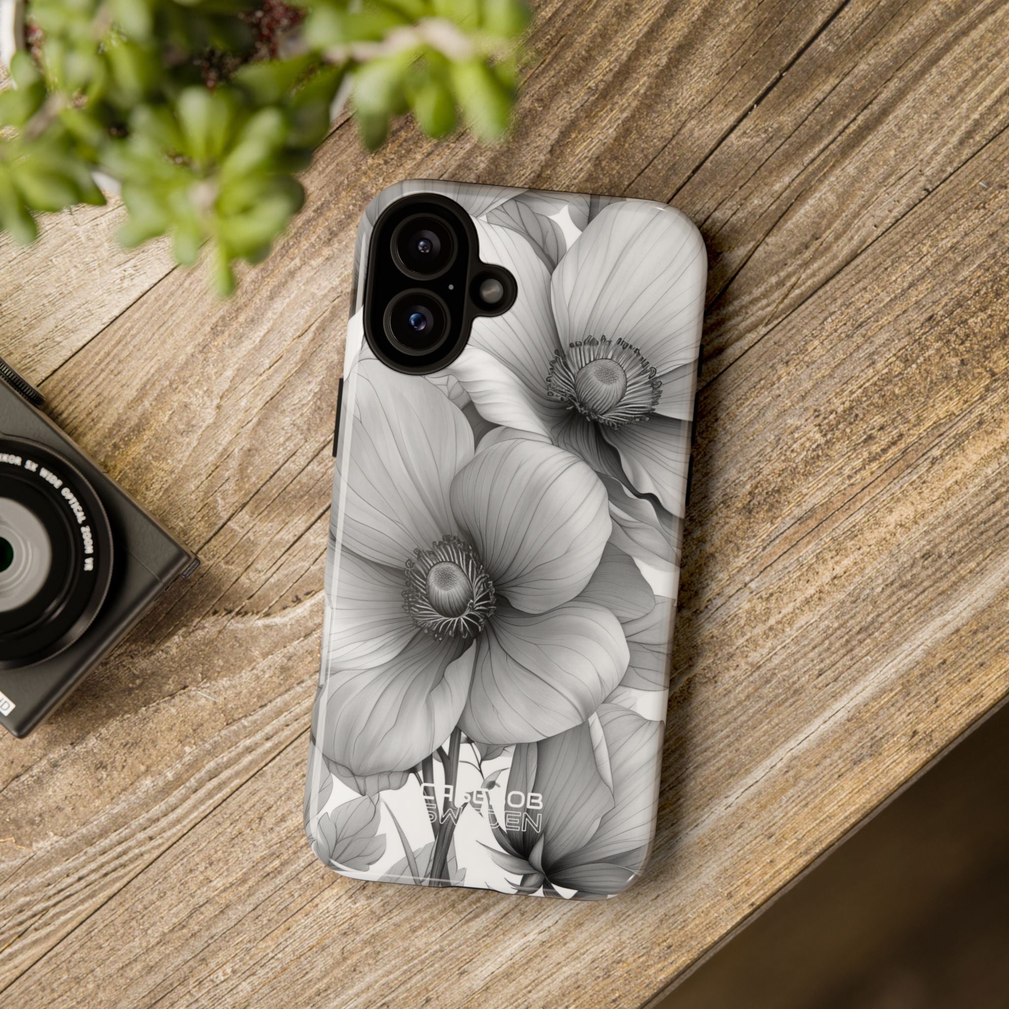 Grayscale Floral Harmony iPhone 16 - Tough