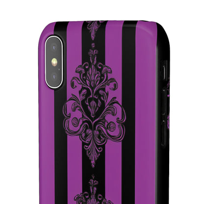 Gotische Eleganz mit vertikalen Streifen und Ornamentmotiven iPhone X - Schlanke Handyhülle