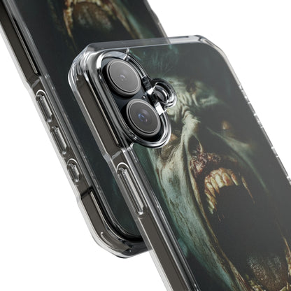 Ein Zombie mit scharfen Zähnen und offenem Mund, der Vampir zeigt. iPhone 16 – Impact Clear+