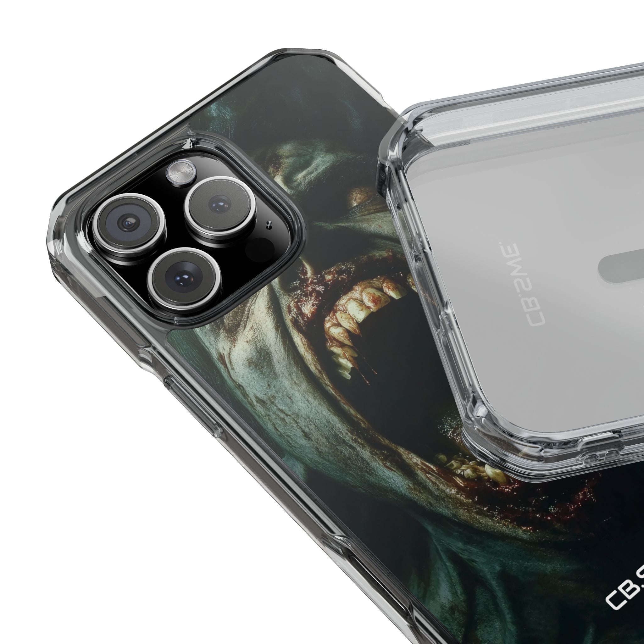 Ein Zombie mit scharfen Zähnen und offenem Mund, der Vampir zeigt. iPhone 16 – Impact Clear+