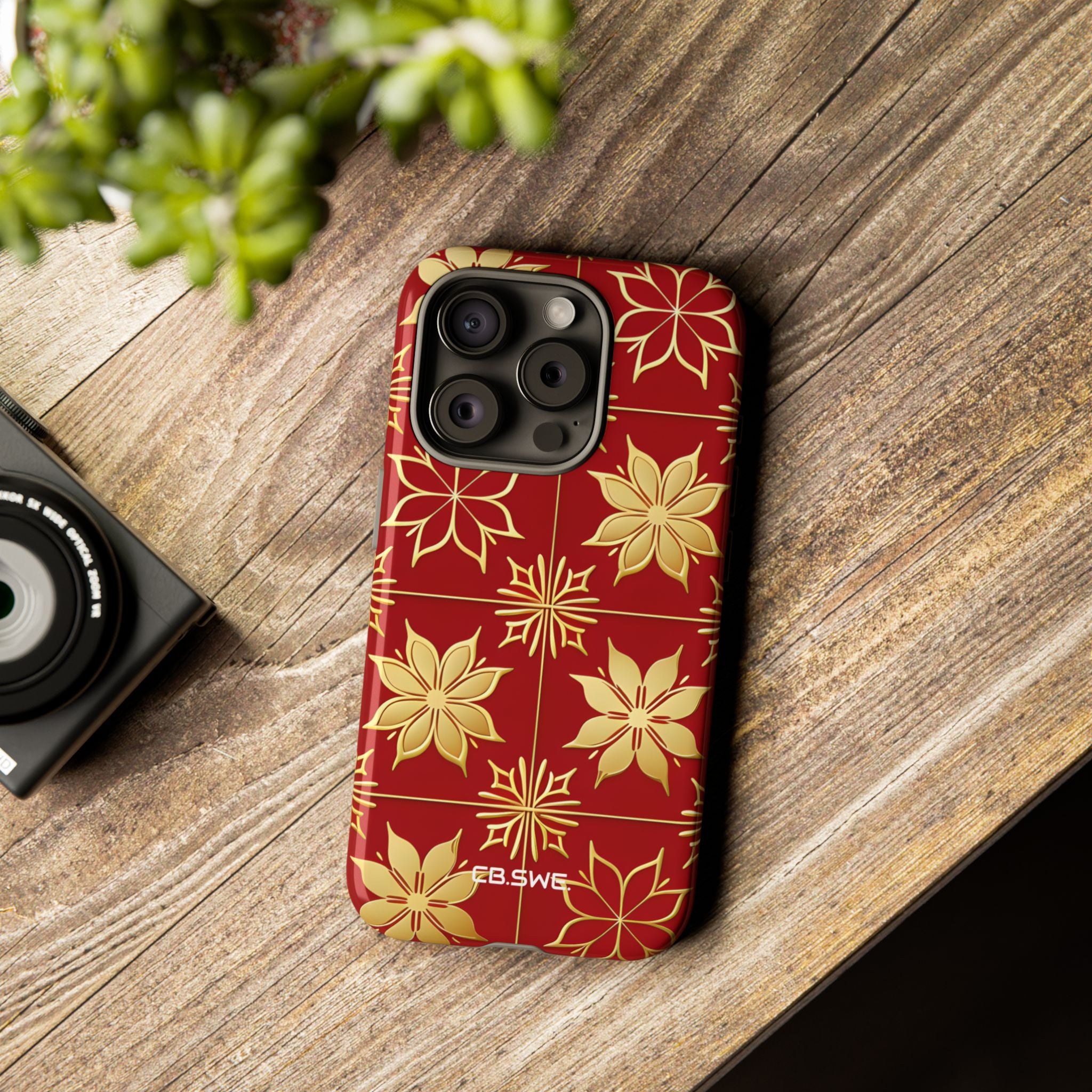 Eleganter Gold Floral Seamless Rich Red iPhone 15 - Tough