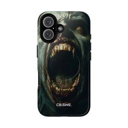 Ein Zombie mit scharfen Zähnen und offenem Mund, der Vampir zeigt. iPhone 16 – Robust+