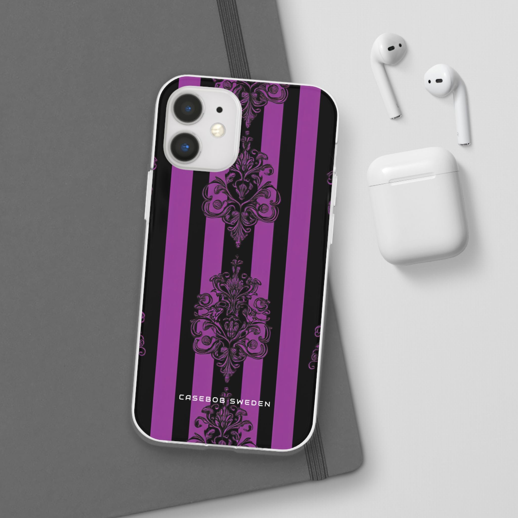 Gotische Eleganz mit vertikalen Streifen und Ornamentmotiven iPhone 12 - Flexi-Telefonhülle