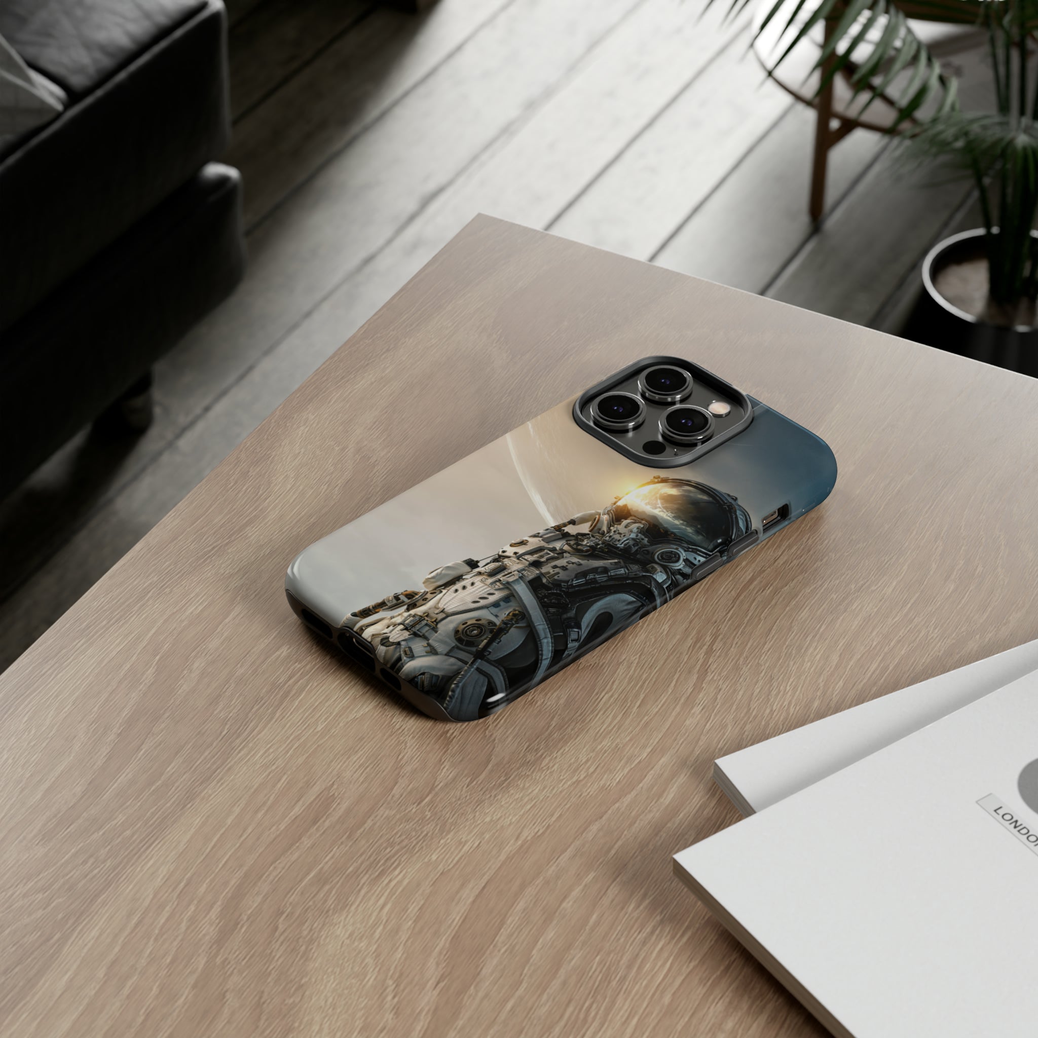 Astronaut on unexplored planet - Protective Phone Case