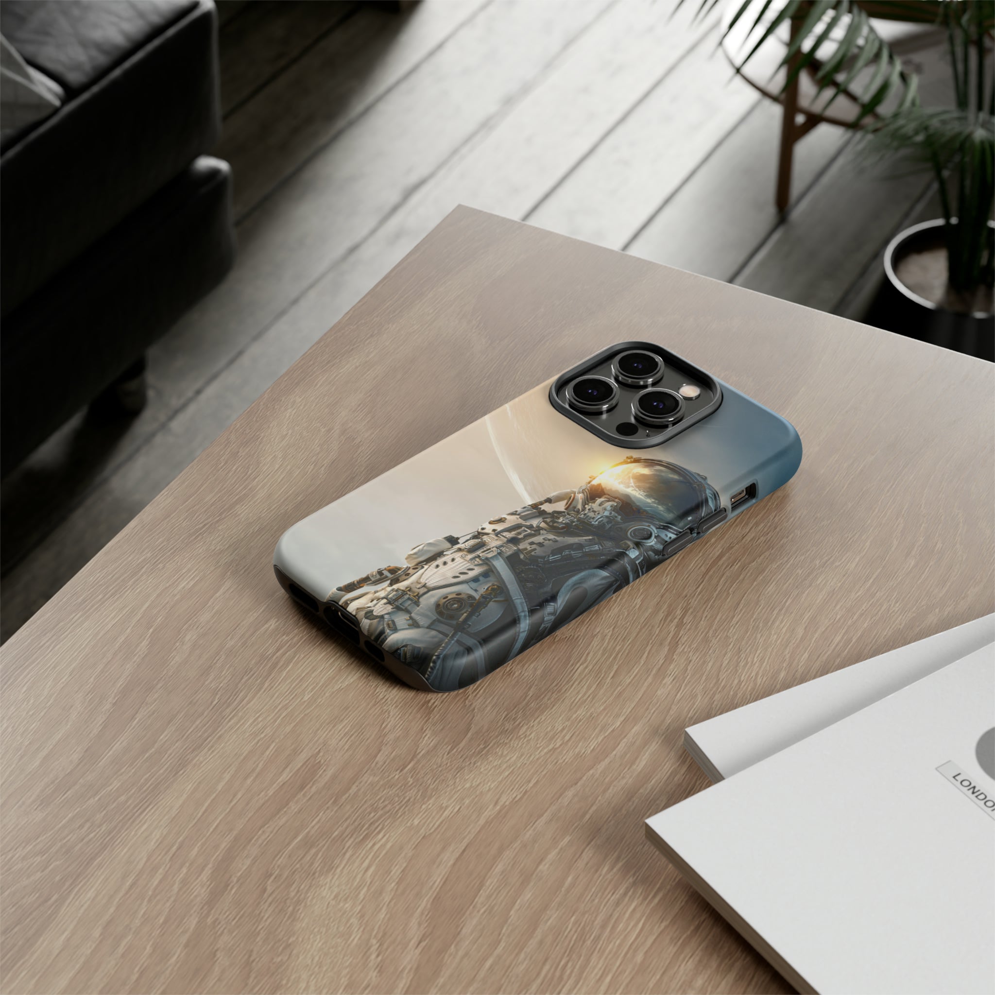 Astronaut on unexplored planet - Protective Phone Case